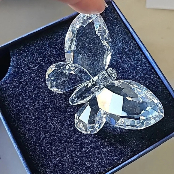 NIB Authentic Swarovski Large Brilliant Butterfly Crystal Clear Figurine #840429 - Picture 2 of 3
